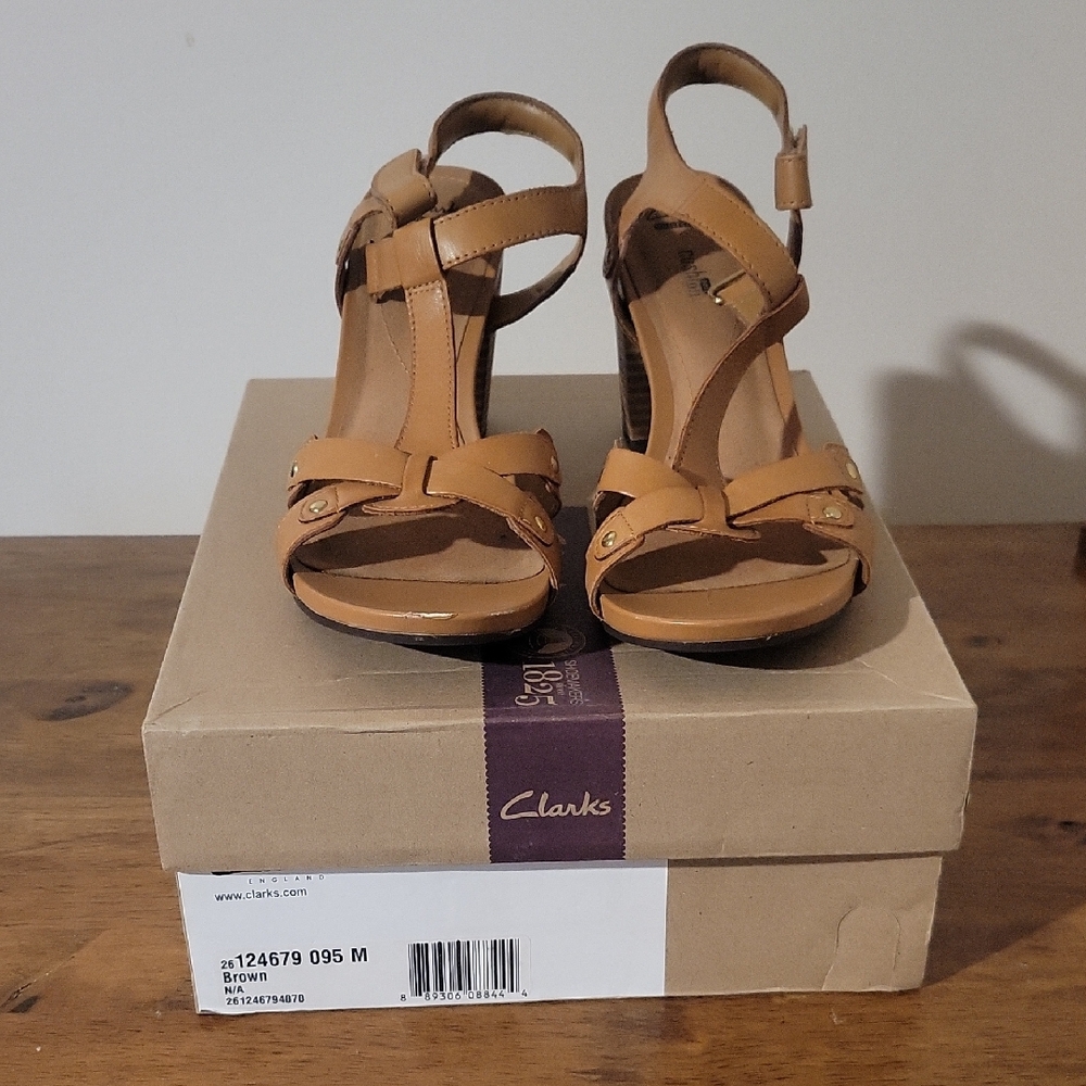 Clarks Women's Tan Sandals